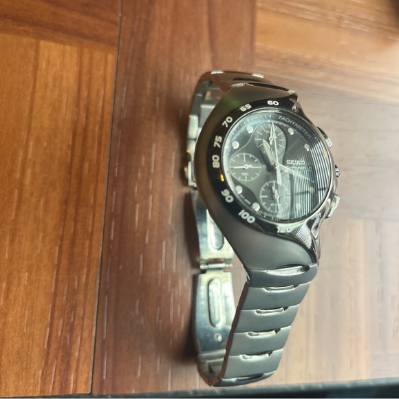 Seiko  Giugiardo Asymmetrical 7T62-0AM0 Chronograph - Picture 2 of 8